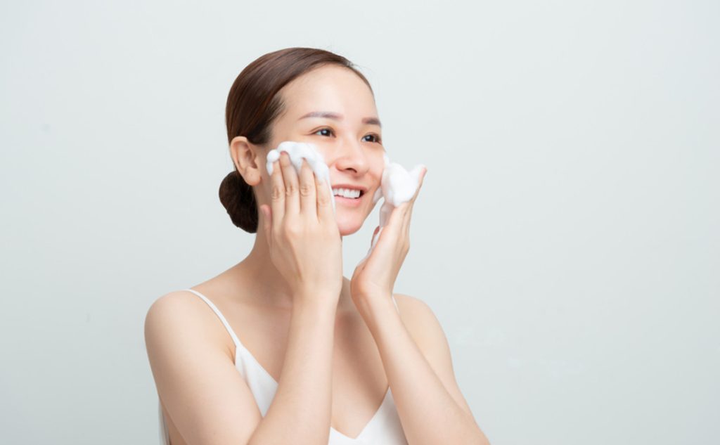 Benefits Of Facial Cleansing Products: A Comprehensive Guide – Gileap